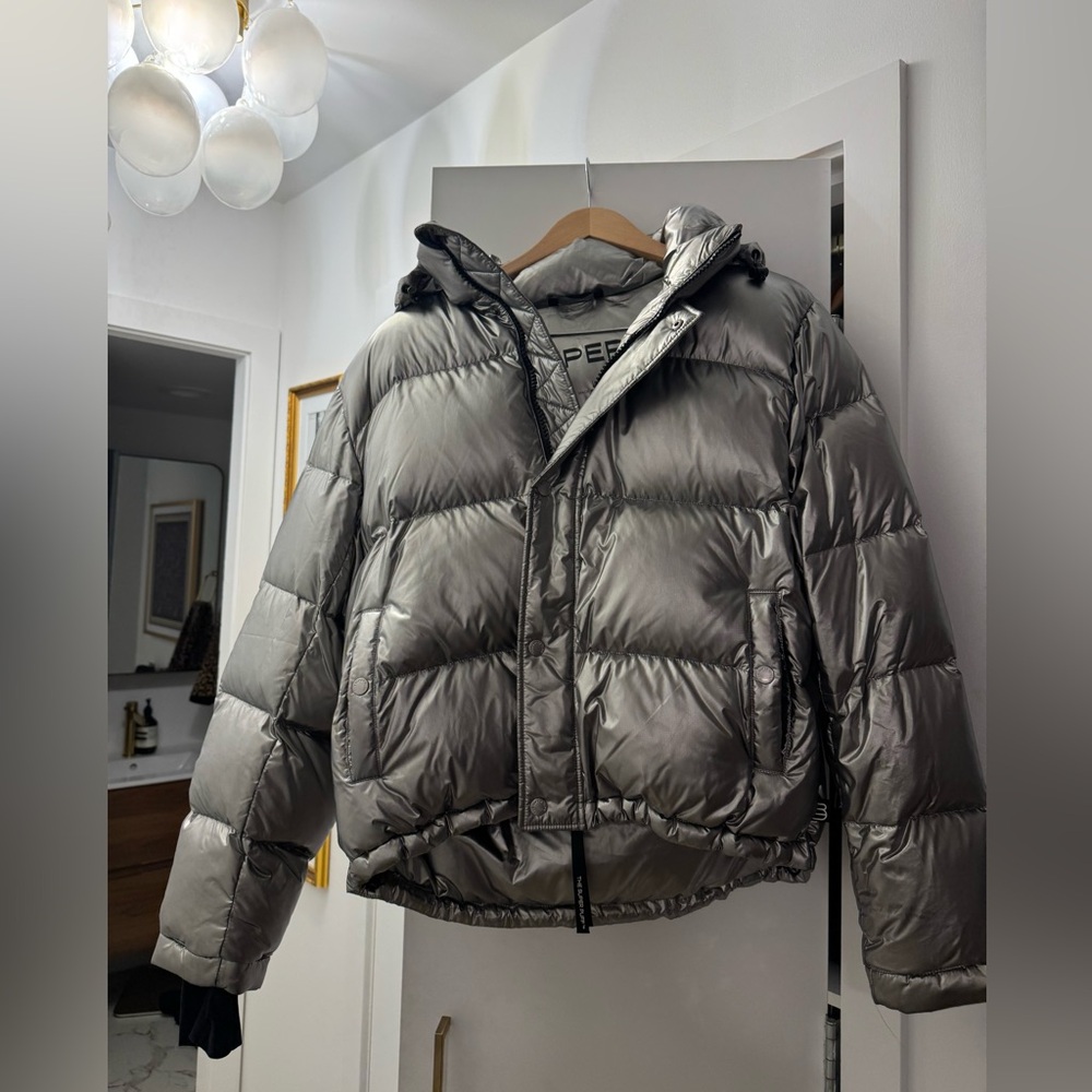 Tna super puff silver size large